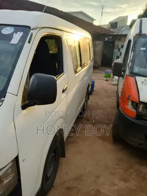 Toyota HiAce 2019 White