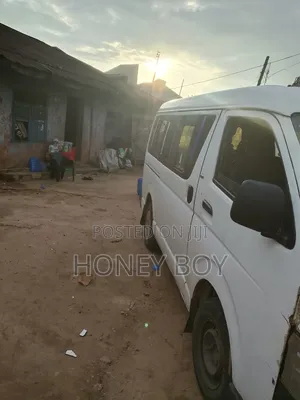 Toyota HiAce 2019 White
