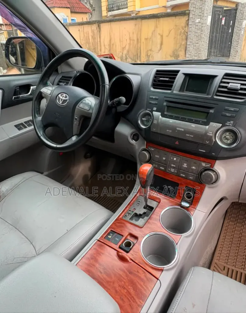 Toyota Highlander 2010 Blue
