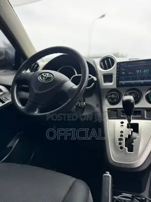 Toyota Matrix Hatchback FWD (1.8L 4cyl 5M) 2010 Gray