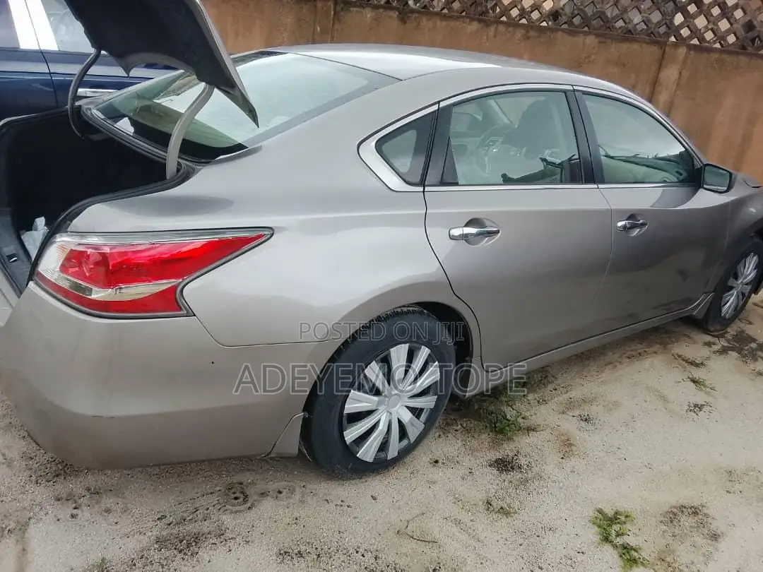 Nissan Altima 2015 Gold