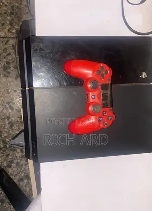 Hacked PS4 Fat With One Pad and 4 Games