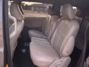 Toyota Sienna 2011 Green