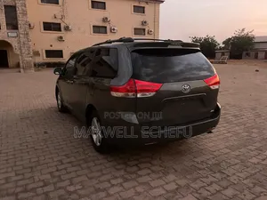 Toyota Sienna 2011 Green