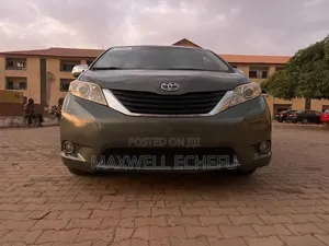 Toyota Sienna 2011 Green