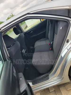 Toyota Camry LE 4dr Sedan (2.5L 4cyl 6A) 2017 Silver