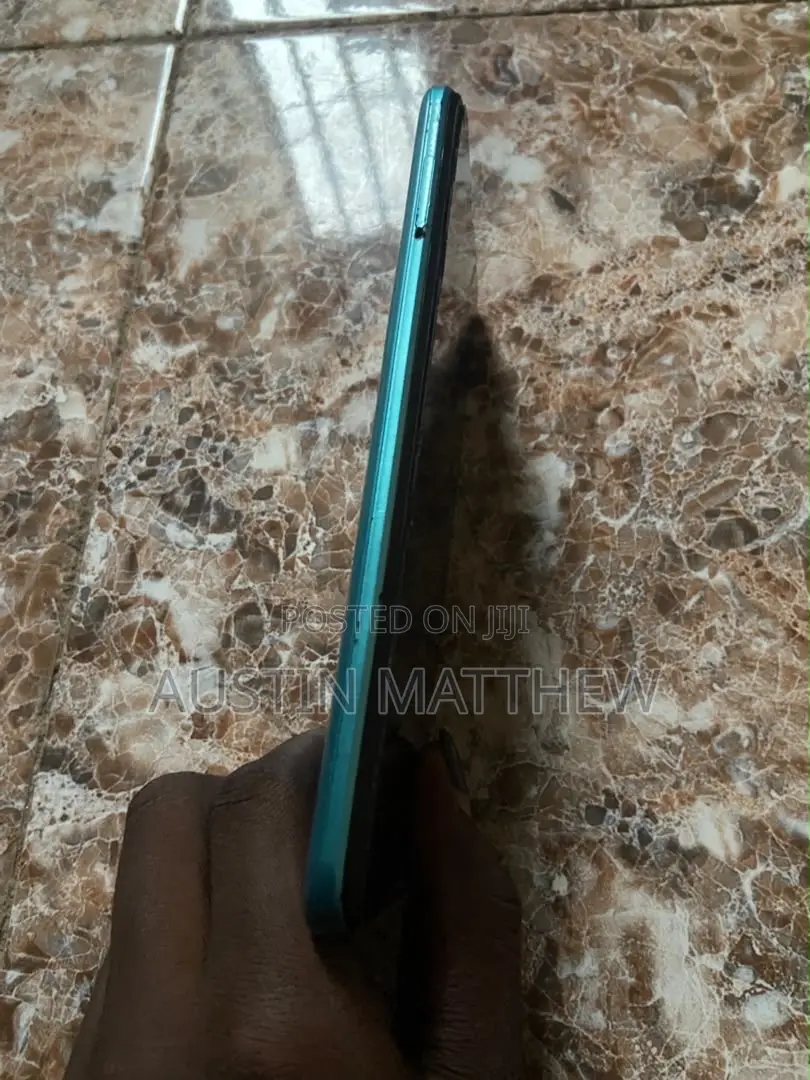 Tecno Spark 8C 64 GB Blue