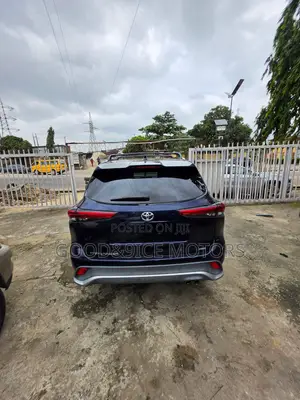 Toyota Highlander 2021 Blue