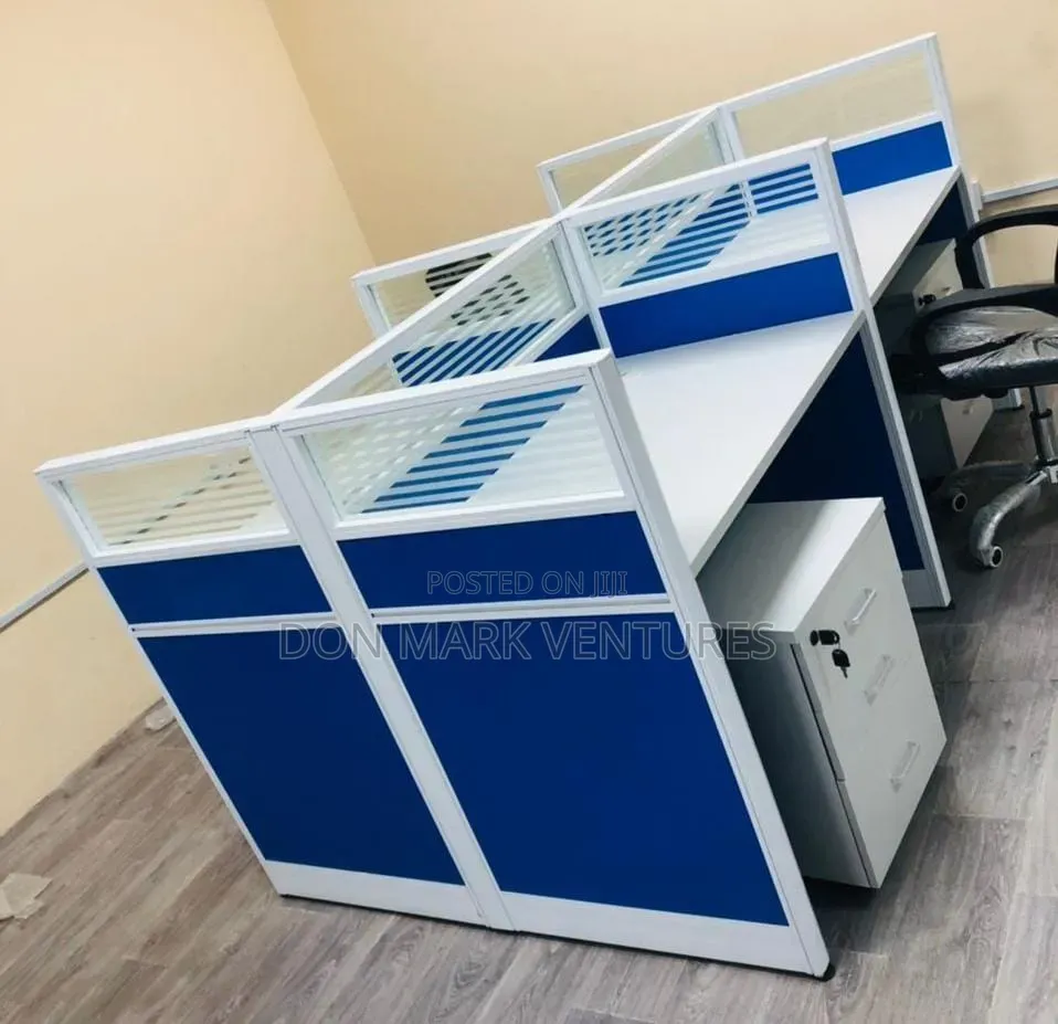 Office 4 Seaters Workstation Luxury Table