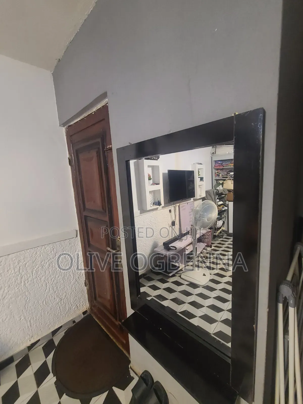 Mirror (Mid-Sized)