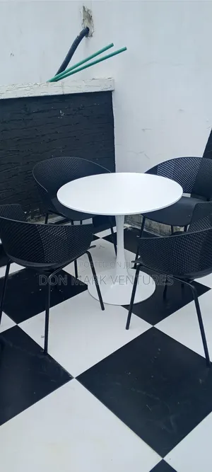 Restaurants Set of 4 Chair and 1 Table
