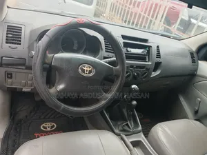 Toyota Hilux SR5 4x4 2013 Black