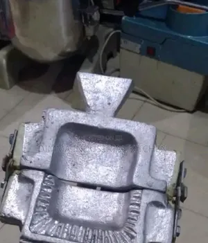 Chicken Pie Moulder