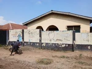 Furnished 11bdrm House in Oko-Afo, Lagos for sale