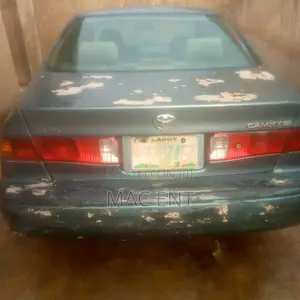 Toyota Camry LE 4dr Sedan (2.2L 4cyl 4A) 2000 Gray