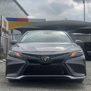 Toyota Camry SE 2022