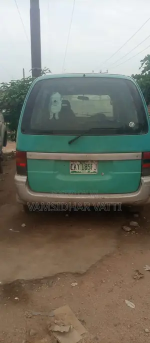 Nissan Caravan (Urvan) 2005 Green