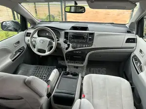 Toyota Sienna 2014 Blue