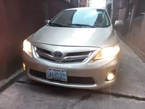 Toyota Corolla LE 4dr Sedan (1.8L 4cyl 4A) 2010 Gold