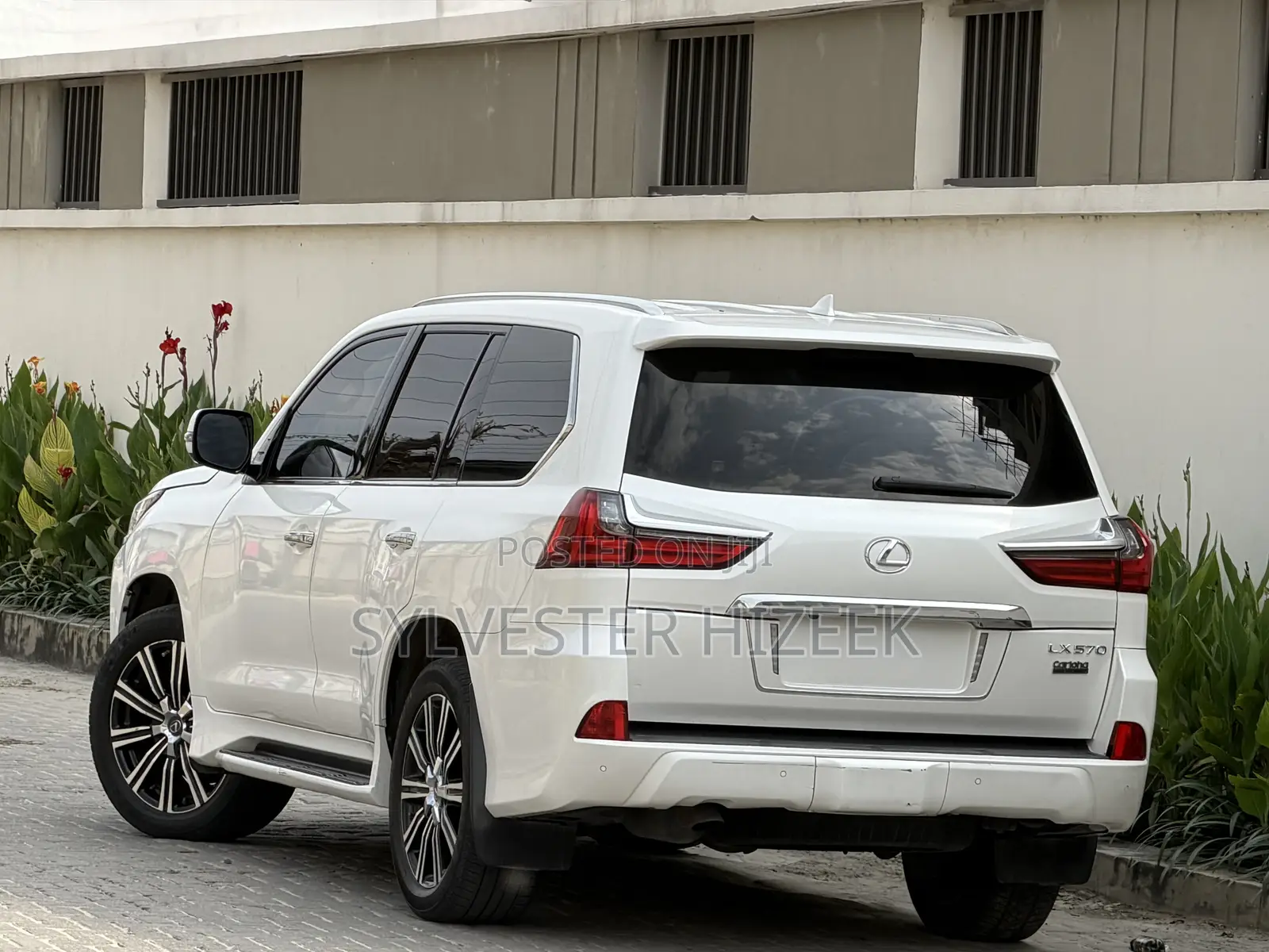 Lexus LX 570 AWD 2019 White
