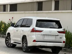 Lexus LX 570 AWD 2019 White