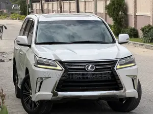 Lexus LX 570 AWD 2019 White