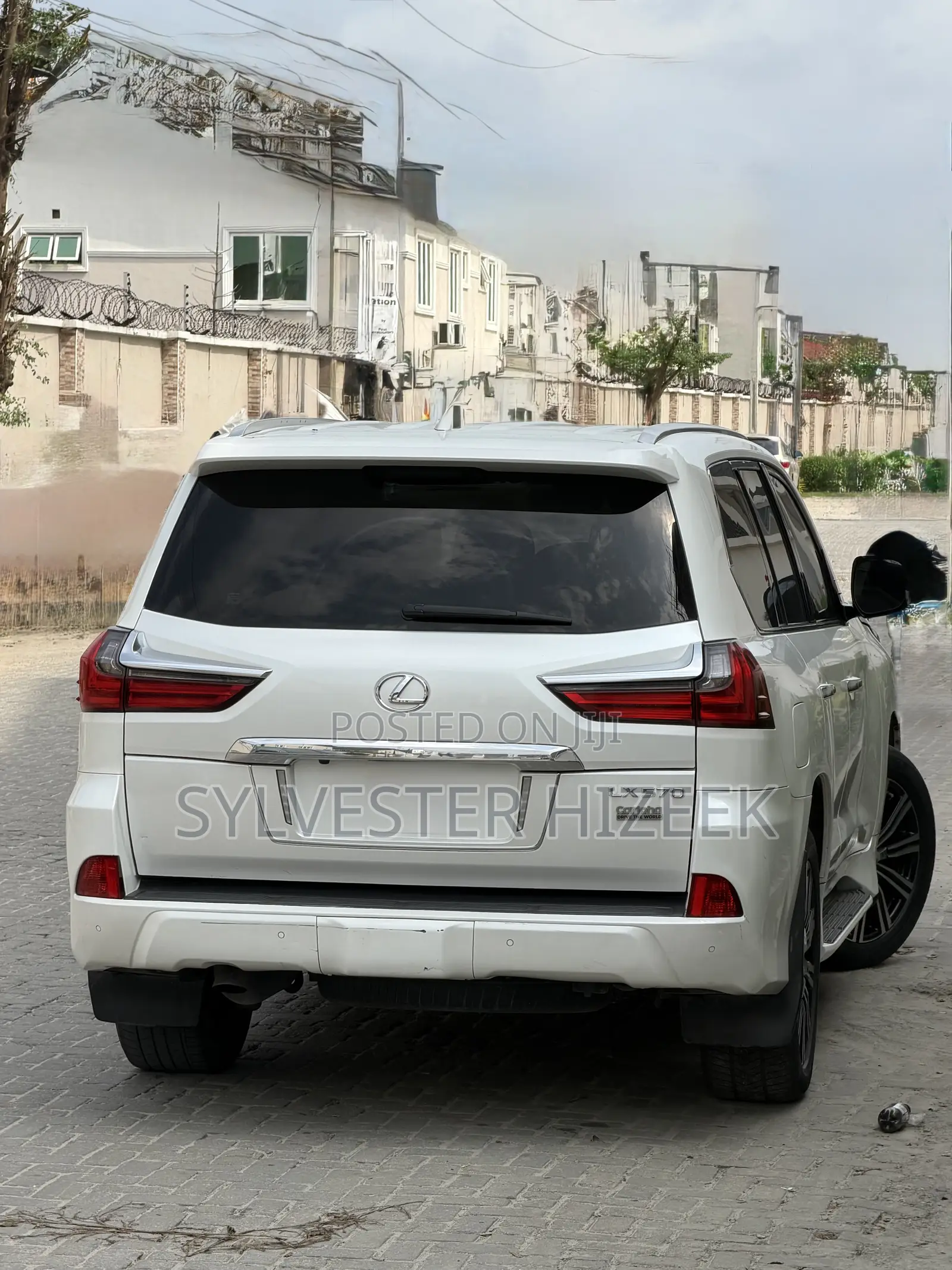 Lexus LX 570 AWD 2019 White