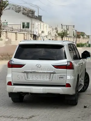 Lexus LX 570 AWD 2019 White