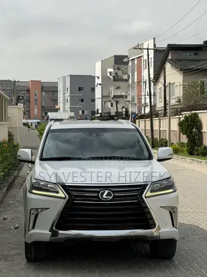 Lexus LX 570 AWD 2019 White