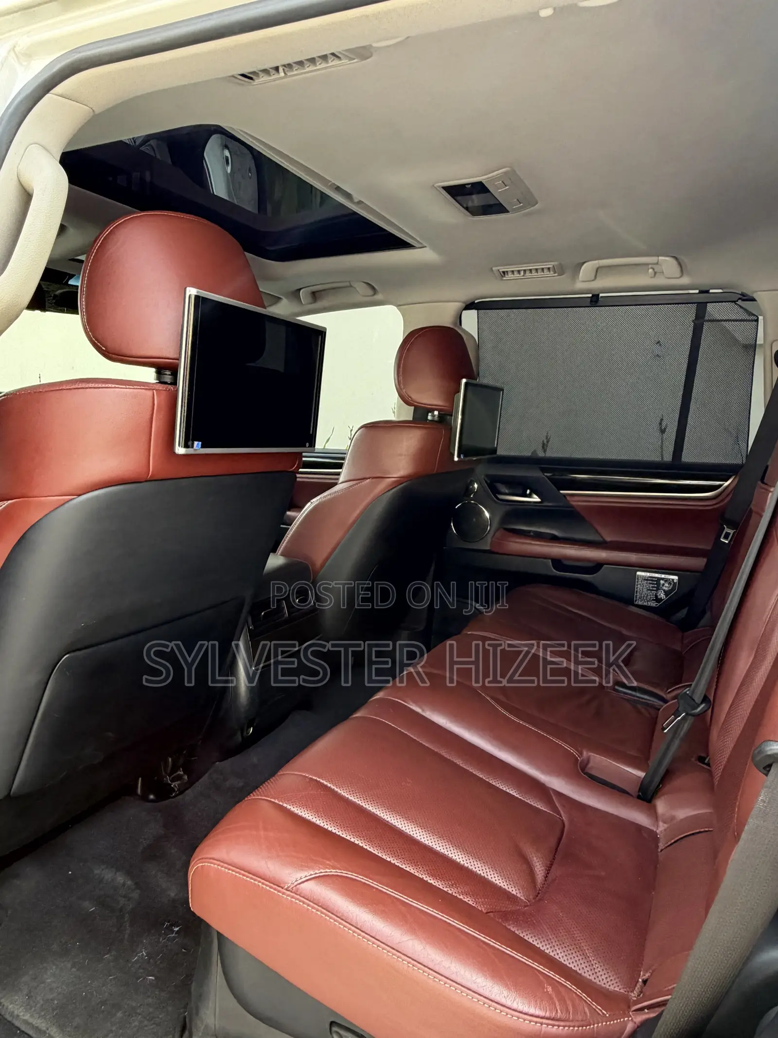 Lexus LX 570 AWD 2019 White