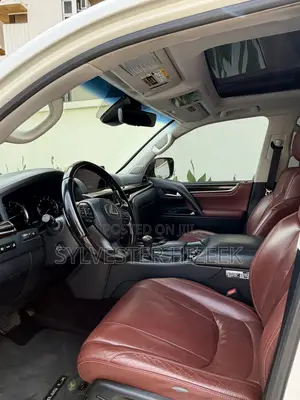 Lexus LX 570 AWD 2019 White