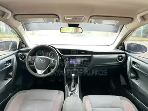 Toyota Corolla LE Eco (1.8L 4cyl 2A) 2018 White