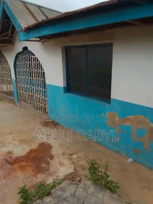8bdrm Room & Parlour in Olomi for sale