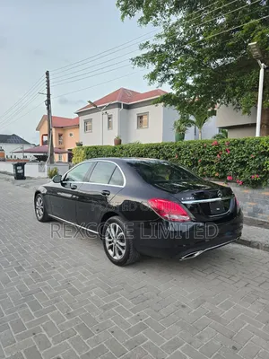 Mercedes-Benz C300 2016 Black