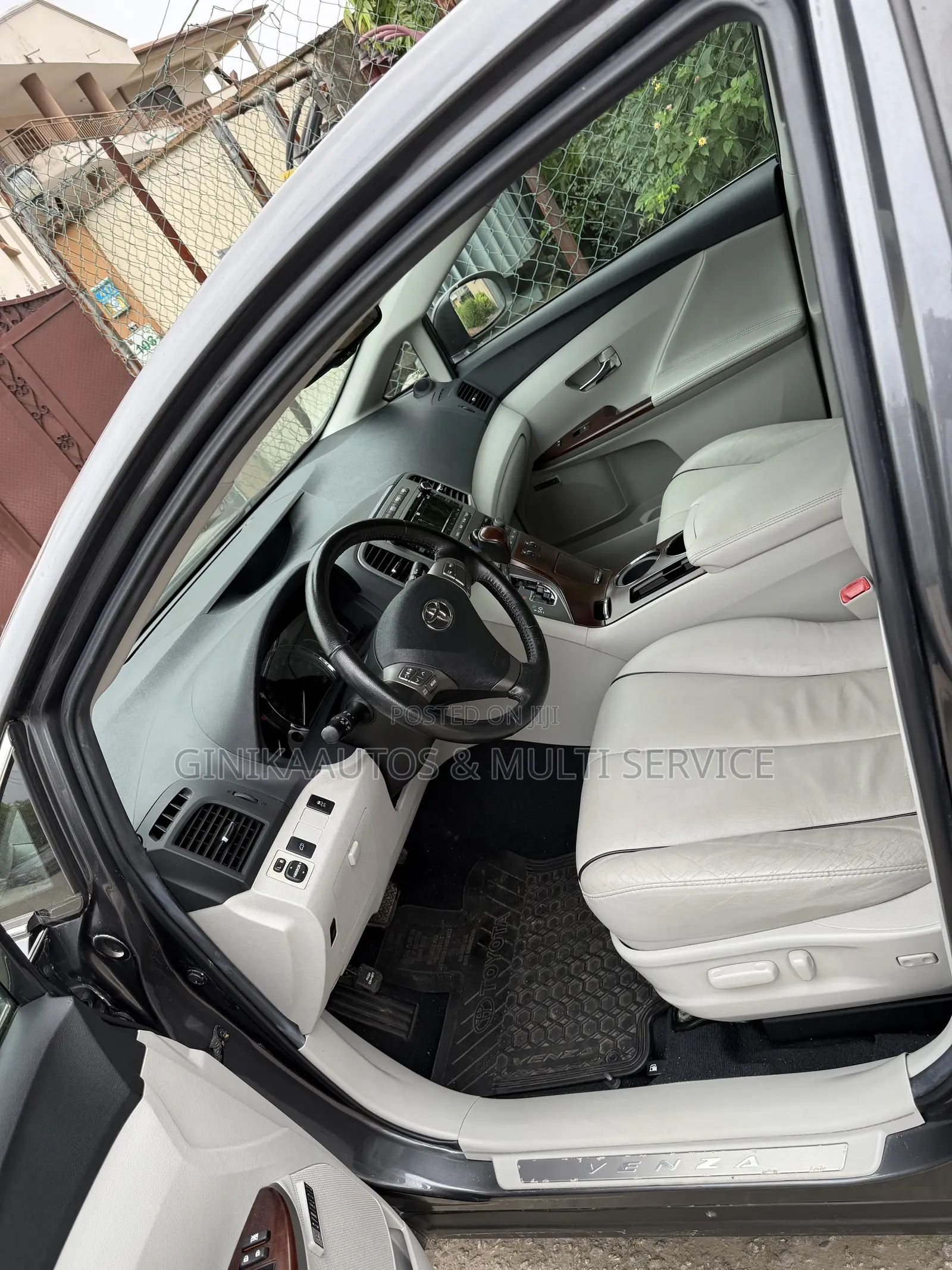 Toyota Venza LE 2012 Gray