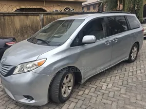 Toyota Sienna 2012 Silver