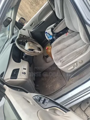 Toyota Sienna 2012 Silver