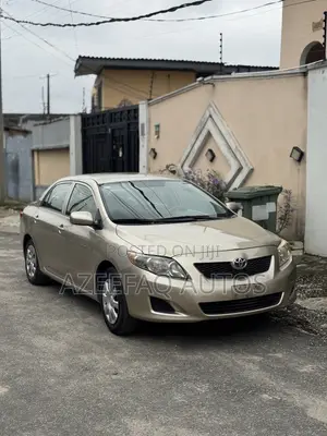 Toyota Corolla LE 4dr Sedan (1.8L 4 cyl 4A) 2009 Gold
