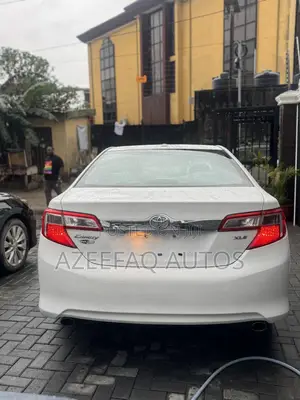 Toyota Camry XLE 4dr Sedan w/Prod. End 11/13 (3.5L 6cyl 6A) 2014 White