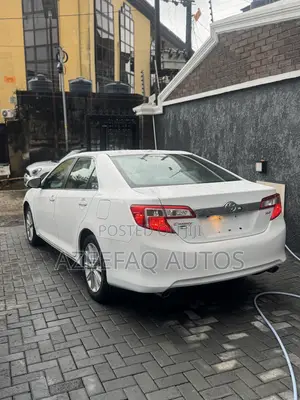 Toyota Camry XLE 4dr Sedan w/Prod. End 11/13 (3.5L 6cyl 6A) 2014 White