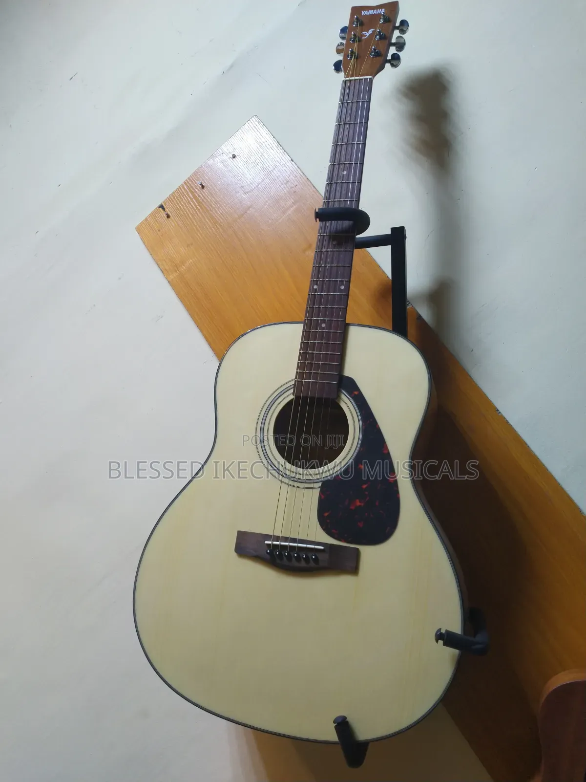 Original Yamaha Box Guitar