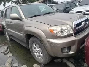 Toyota 4-Runner 2008 Gold