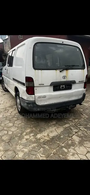 Toyota HiAce 2005 White