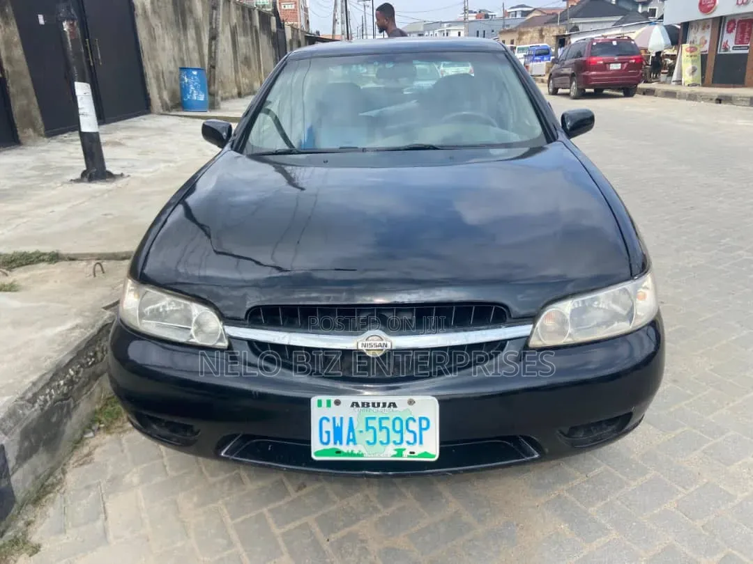 Nissan Altima 2000 Black