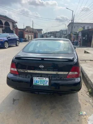 Nissan Altima 2000 Black