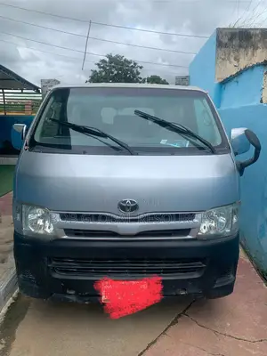 Toyota HiAce 2013 Blue