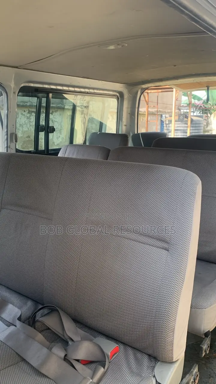 Toyota HiAce 2013 Blue
