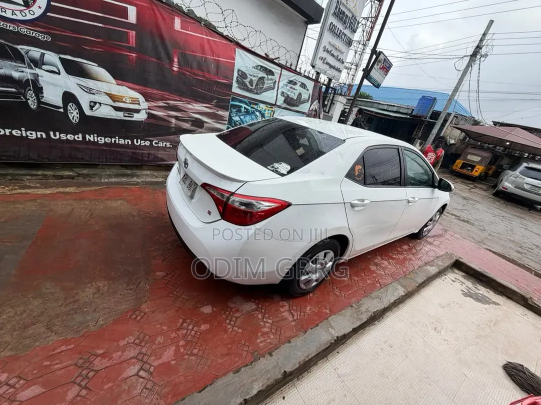 Toyota Corolla 2015 White