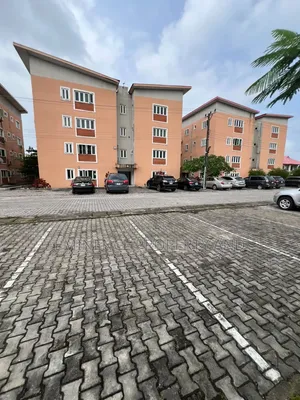 3bdrm Apartment in Off Lekki-Epe Expressway for sale