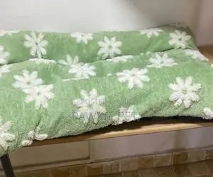 Flower/Check Design Short Fur Straight Bed